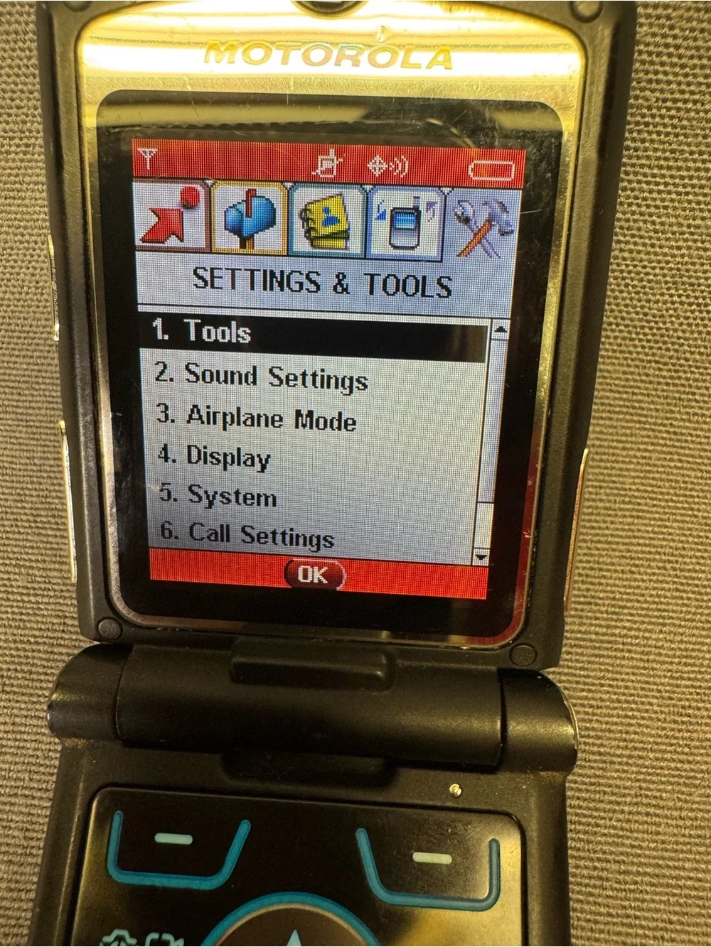 Motorola RAZR / Razor V3m - Silver and Black ( Verizon ) Cellular Flip Phone